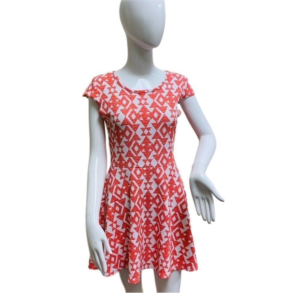 ⭐️ Pinc Dress size Large Coral and white color flare waist
